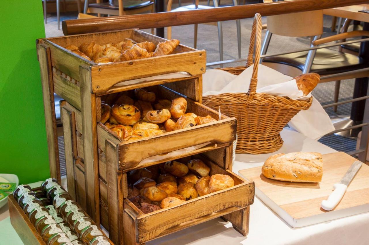 Holiday Inn Rochester-Chatham By Ihg Bagian luar foto