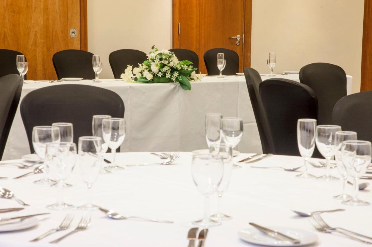 Holiday Inn Rochester-Chatham By Ihg Bagian luar foto