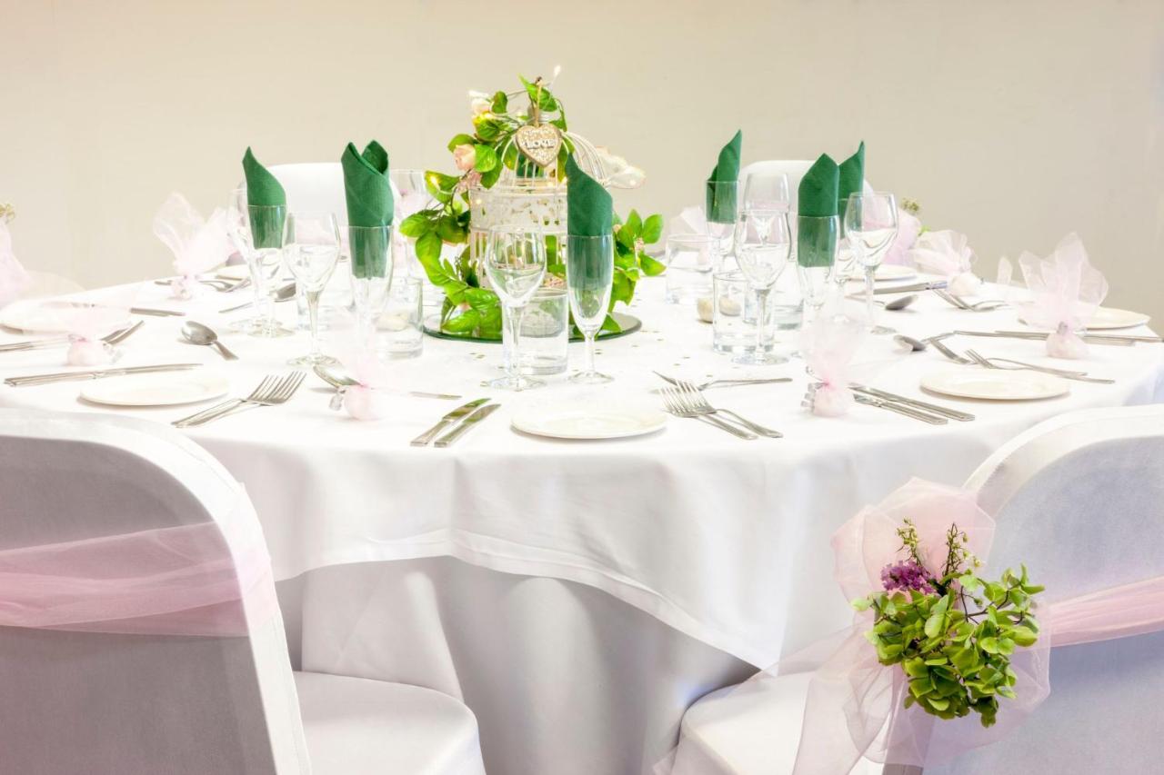 Holiday Inn Rochester-Chatham By Ihg Bagian luar foto